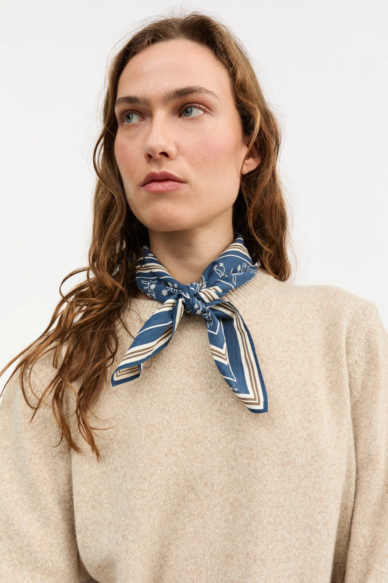 PAÑUELO, BANDANA Skall Studio AW25 classic 55x55 navy