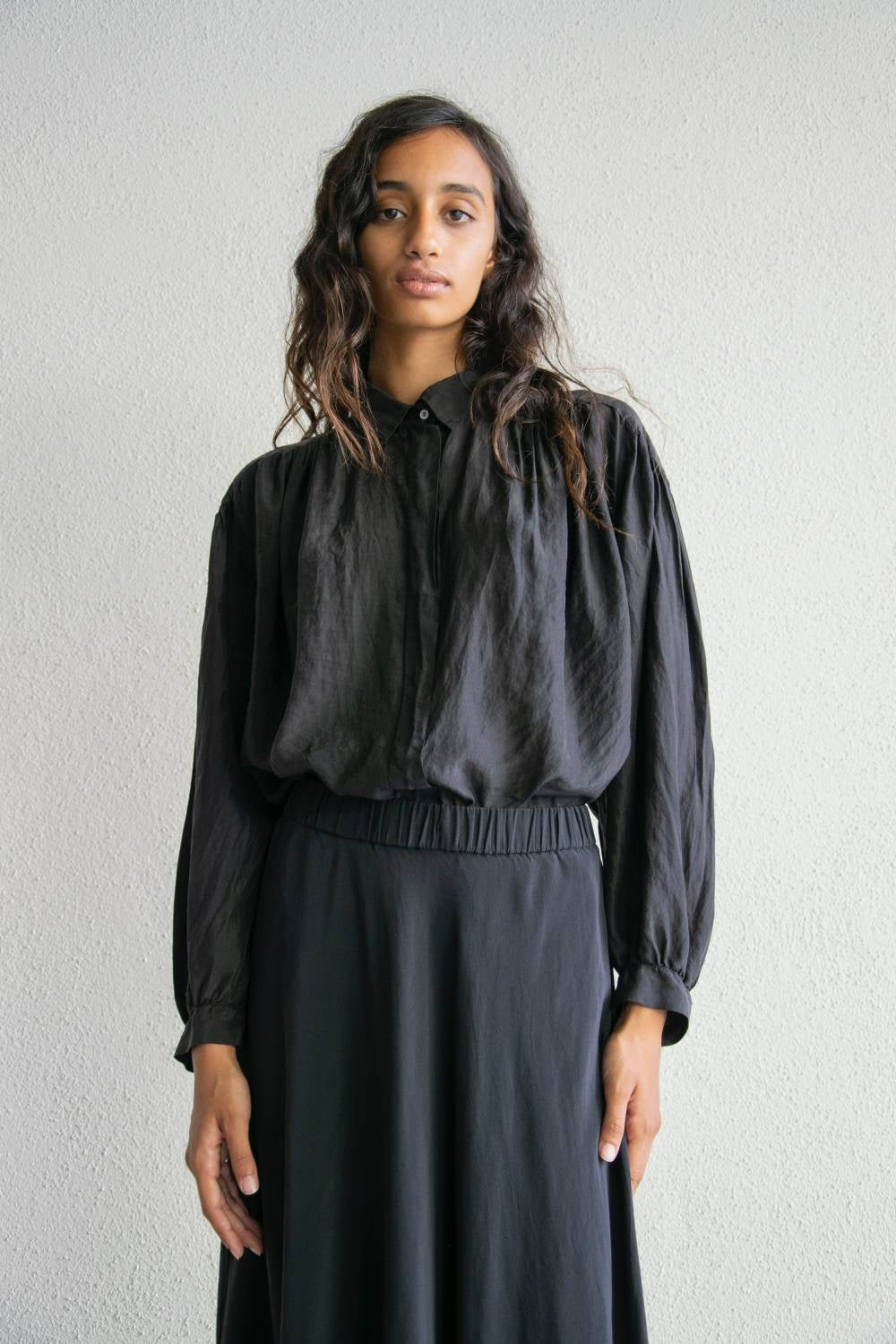 CAMISA The Avant AW25 Vintage en ponge seda noir