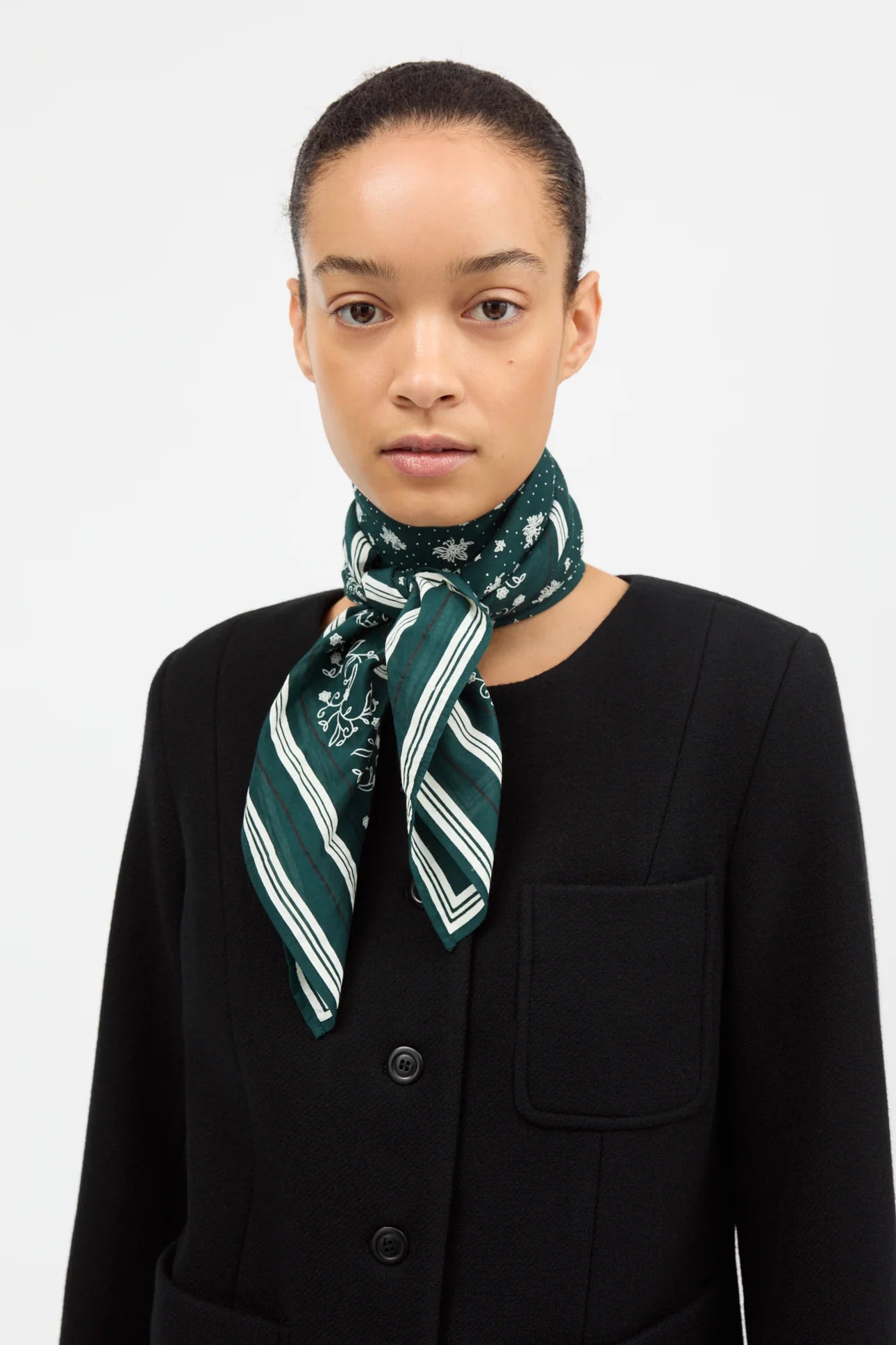 PAÑUELO, BANDANA Skall Studio AW25 classic 90x90 pine green