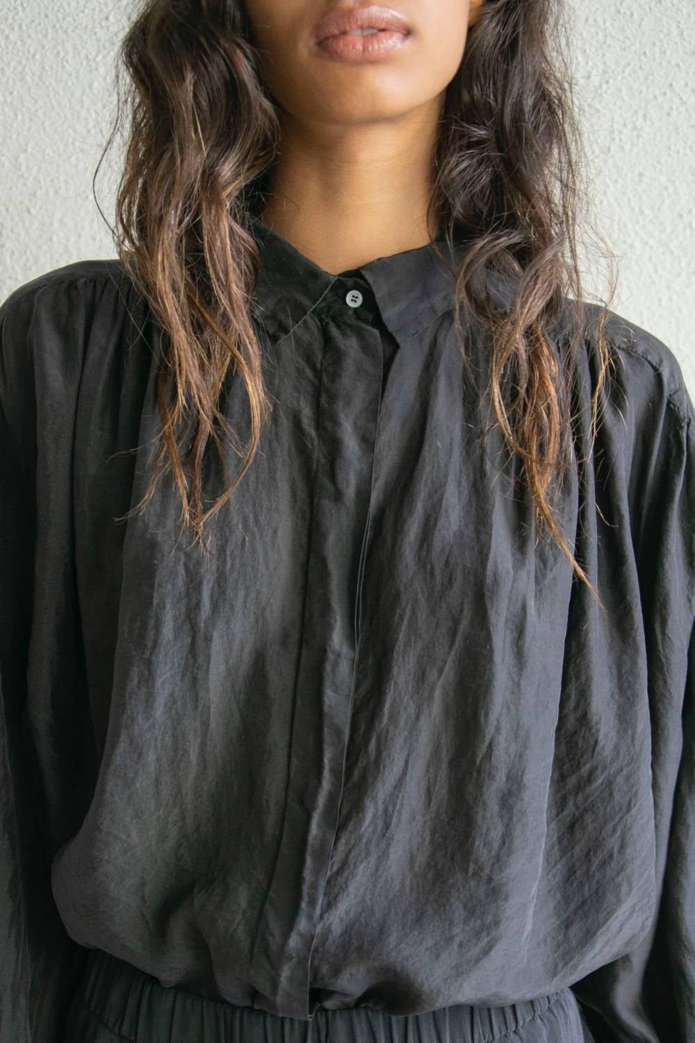 CAMISA The Avant AW25 Vintage en ponge seda noir