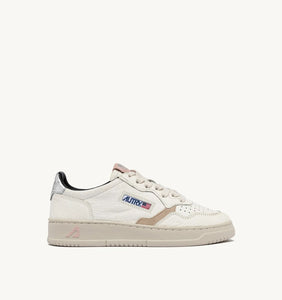 DEPORTIVAS Autry SNEAKER MEDALIST LOW DE PIEL CON DETALLES PLATEADOS Y EMPOLVADOS