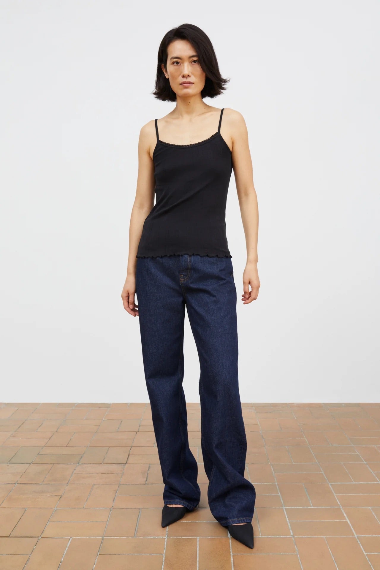 TOP Skall Studio AW25 June black