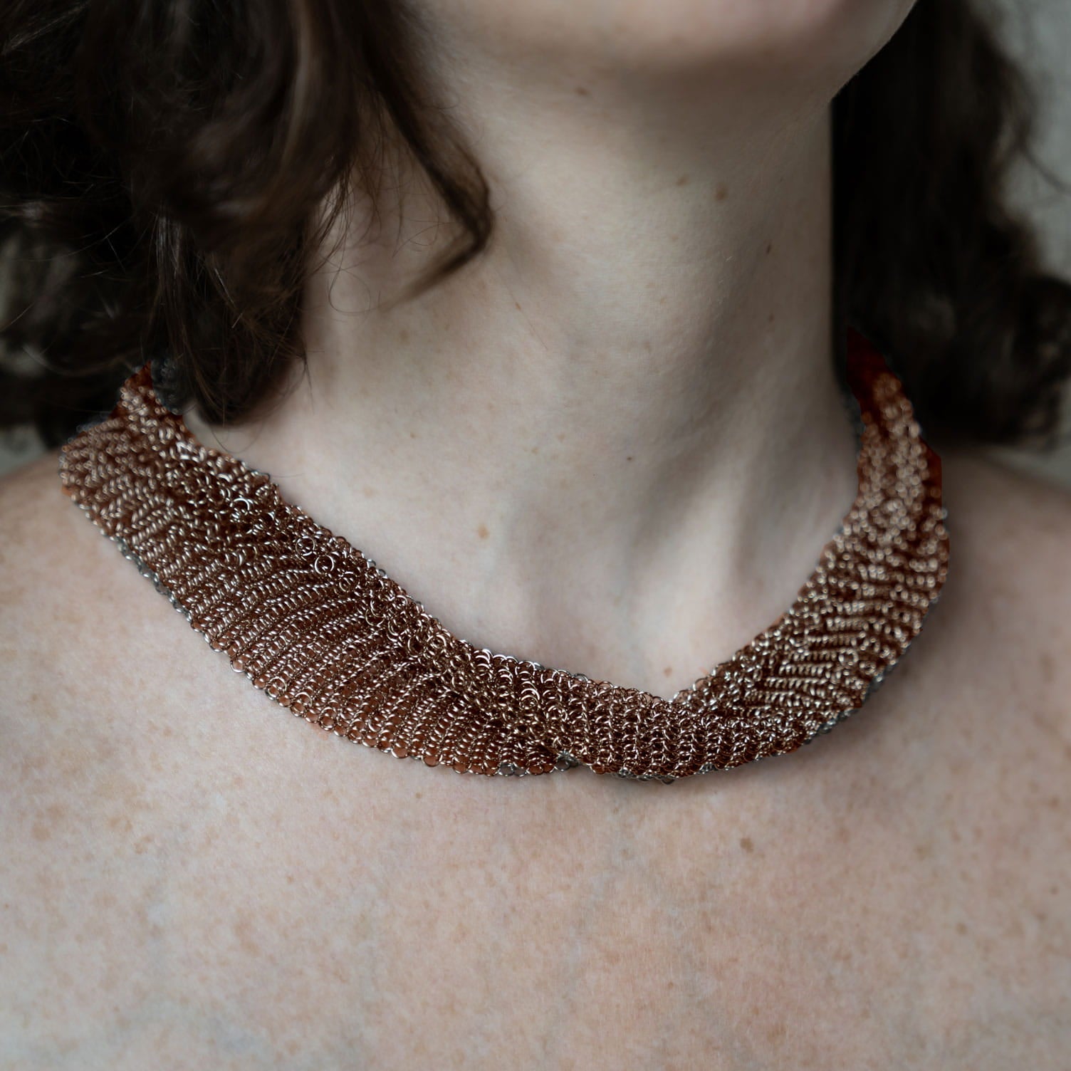 COLLAR Pascale lion B light