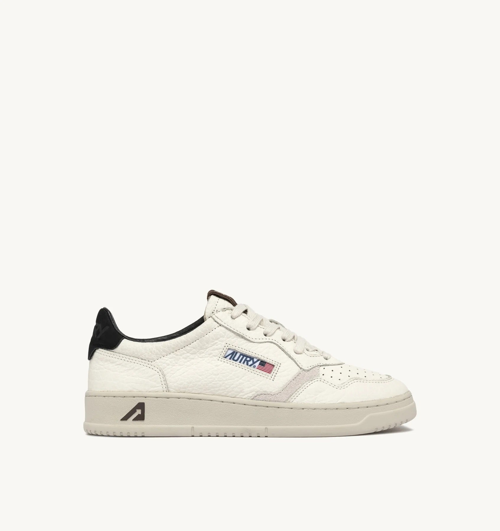 DEPORTIVAS Autry SNEAKER MEDALIST LOW DE PIEL Y DETALLES PINECONE Y NEGRO