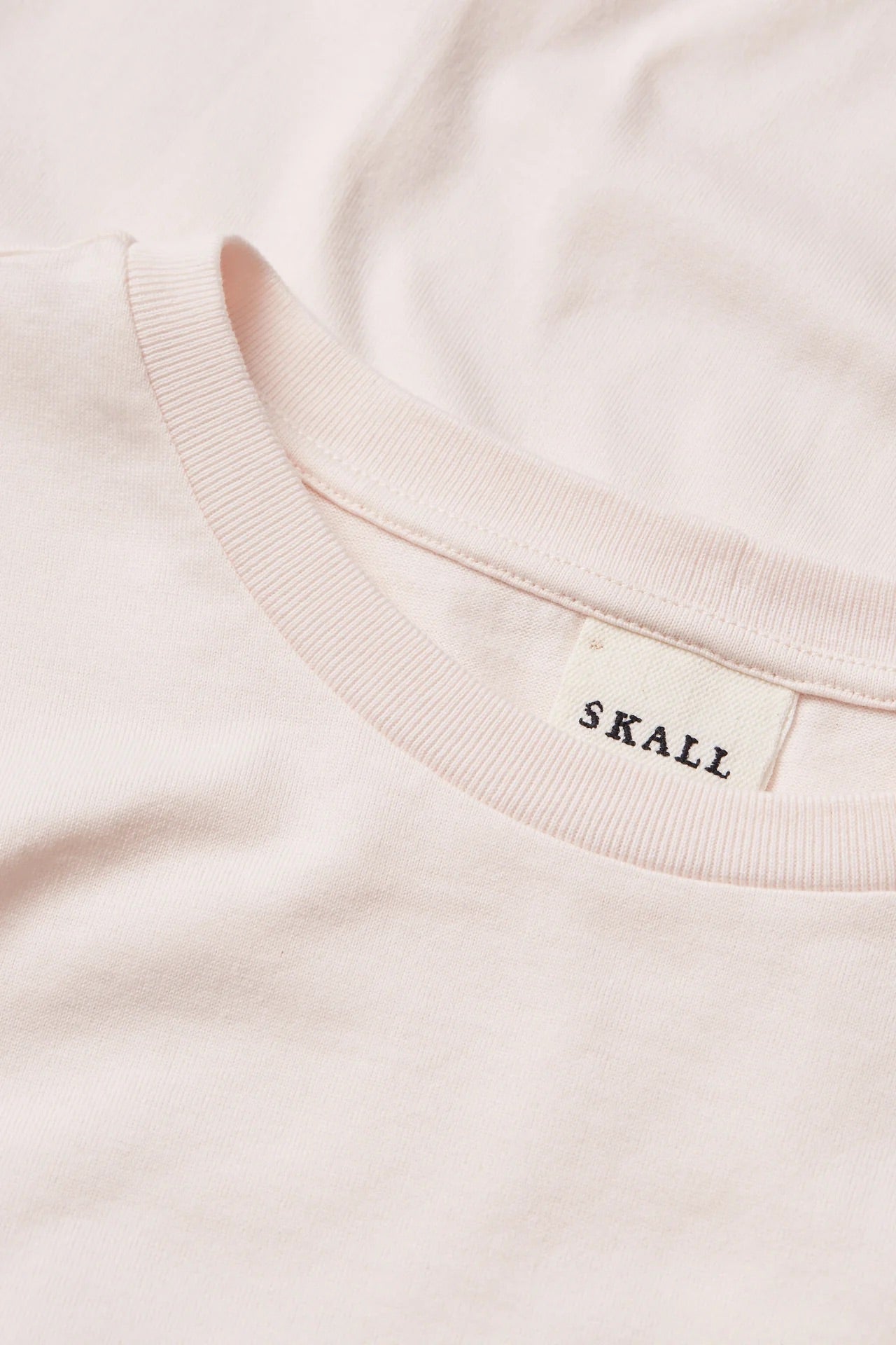 CAMISETA Skall Studio AW25 Loui regular pale pink
