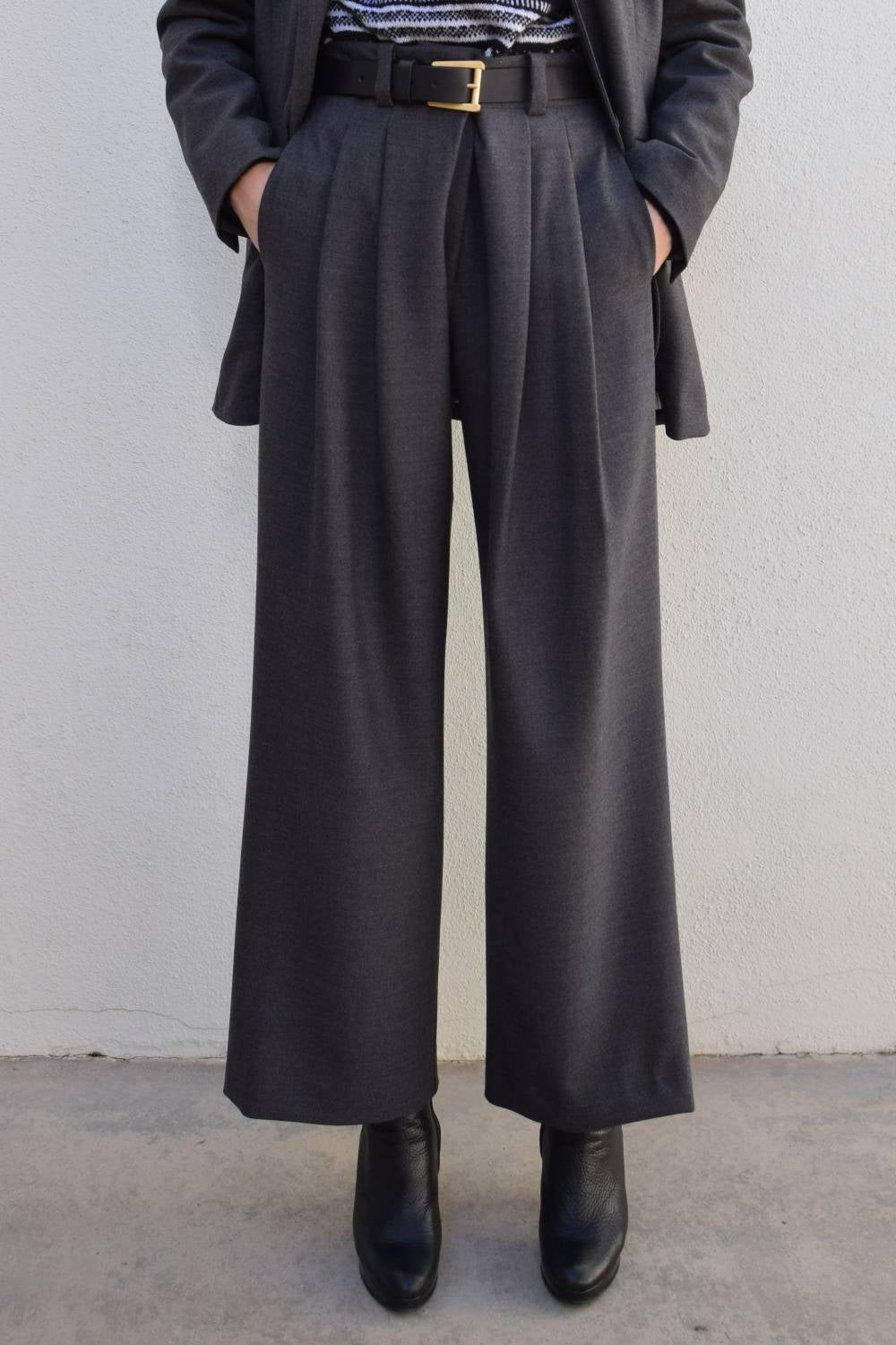 PANTALONES The Avant AW25 Man gris
