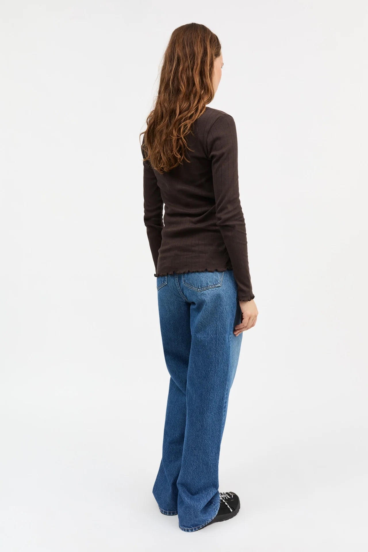 CAMISETA Skall Studio AW25 Edie dk brown