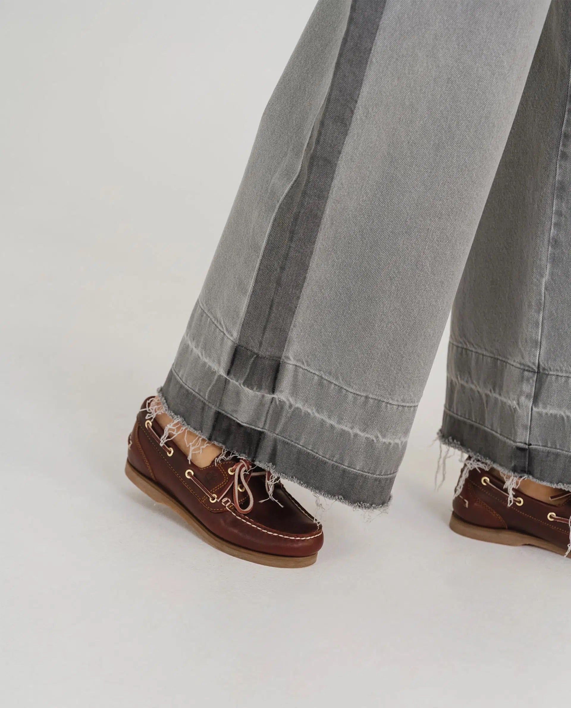 JEANS, DENIM Tinsels AW25 Dust Moovie souris