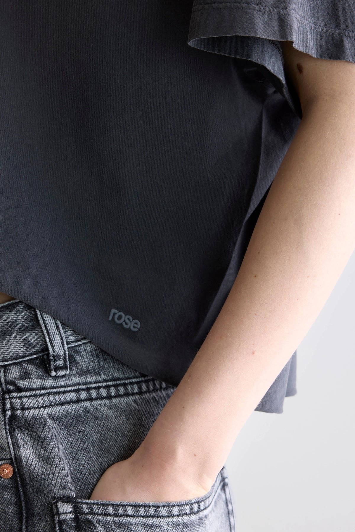 CAMISETA Bellerose AW25 Farpy cropped black sand