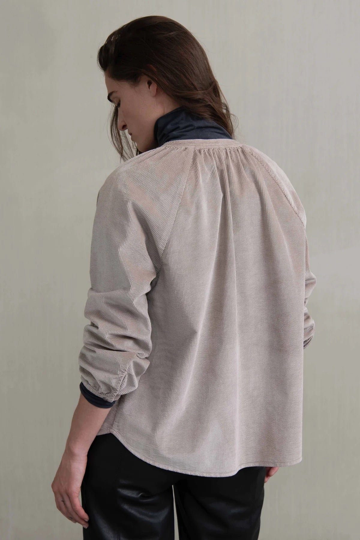 BLUSA Humanoid AW25 crystal calcite
