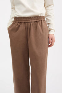 PANTALÓN Skall Studio AW25 Jasmine cardamom