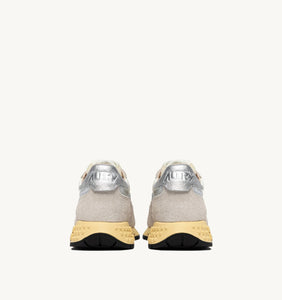 DEPORTIVAS Autry SNEAKER Reelwind LOW DE NYLON Y ANTE COLOR BLANCO Y SILVER