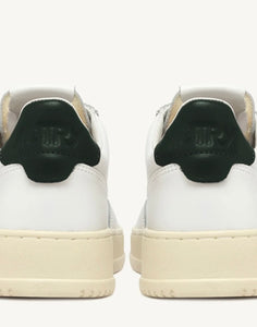 DEPORTIVAS Autry MEDALIST LOW SNEAKERS IN WHITE AND GREEN MOUNTAIN LEATHER