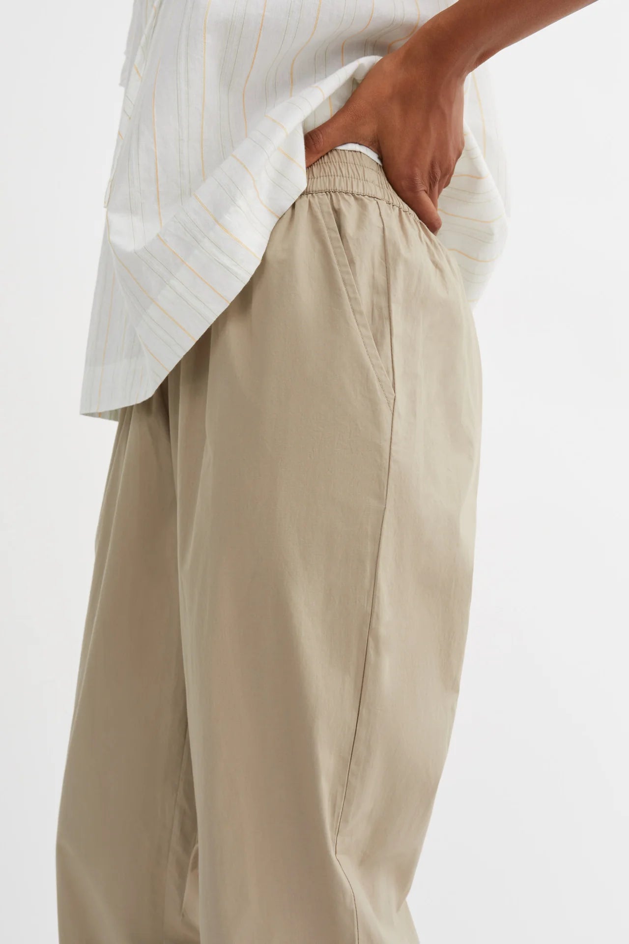 PANTALÓN Skall Studio SS25 Edgar stone moss