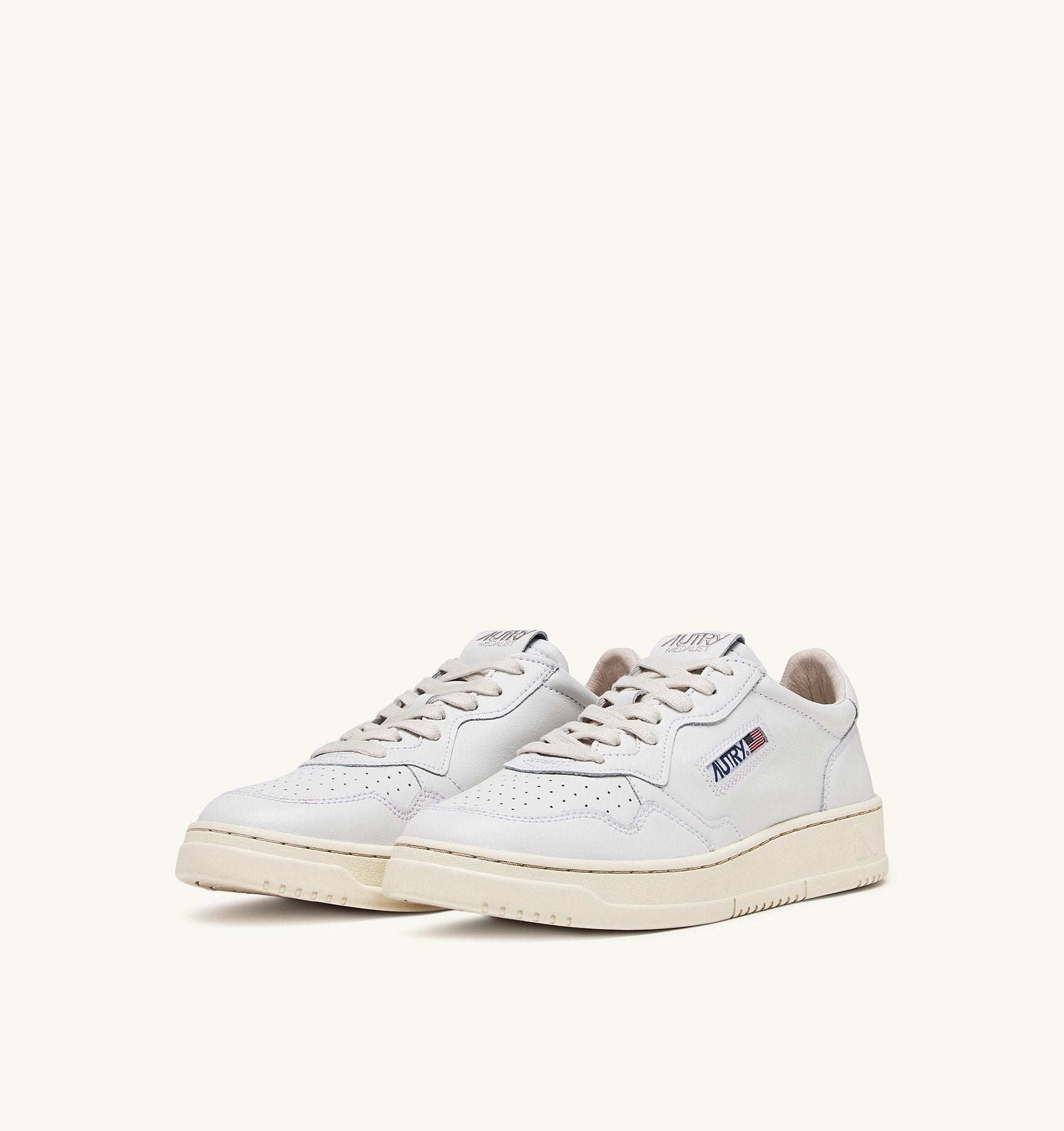 DEPORTIVAS Autry MEDALIST LOW SNEAKERS IN WHITE AND DRAW ACTION PRINT LEATHER
