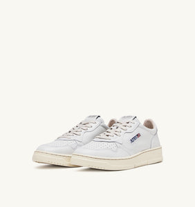DEPORTIVAS Autry MEDALIST LOW SNEAKERS IN WHITE AND DRAW ACTION PRINT LEATHER