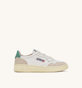DEPORTIVAS Autry MEDALIST LOW SNEAKERS IN SUEDE AND LEATHER COLOR WHITE AND MALACHI GREEN