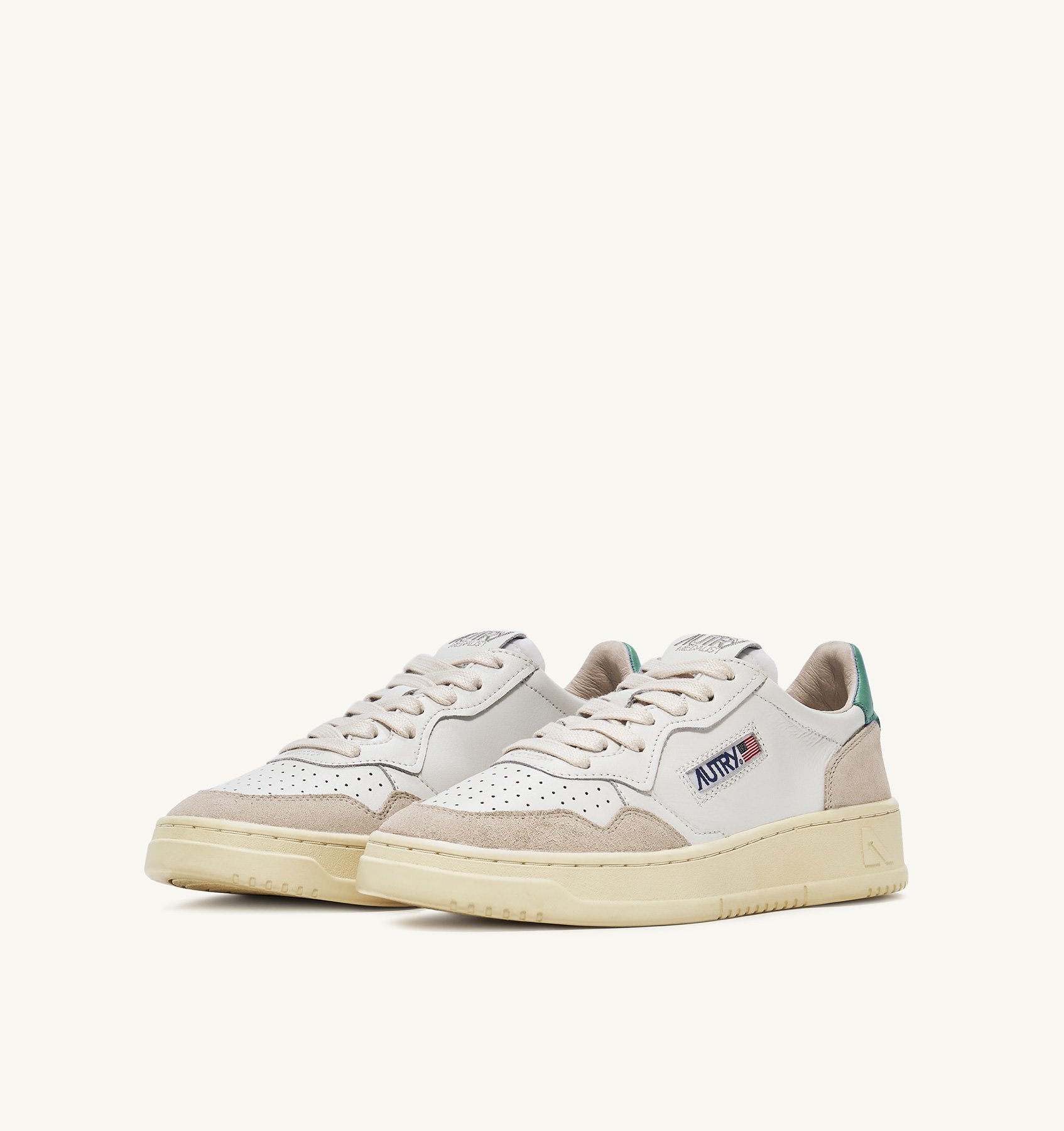 DEPORTIVAS Autry MEDALIST LOW SNEAKERS IN SUEDE AND LEATHER COLOR WHITE AND MALACHI GREEN
