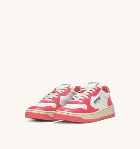 DEPORTIVAS Autry TWO-TONE MEDALIST LOW SNEAKERS IN LEATHER COLOR WHITE AND LOBSTER