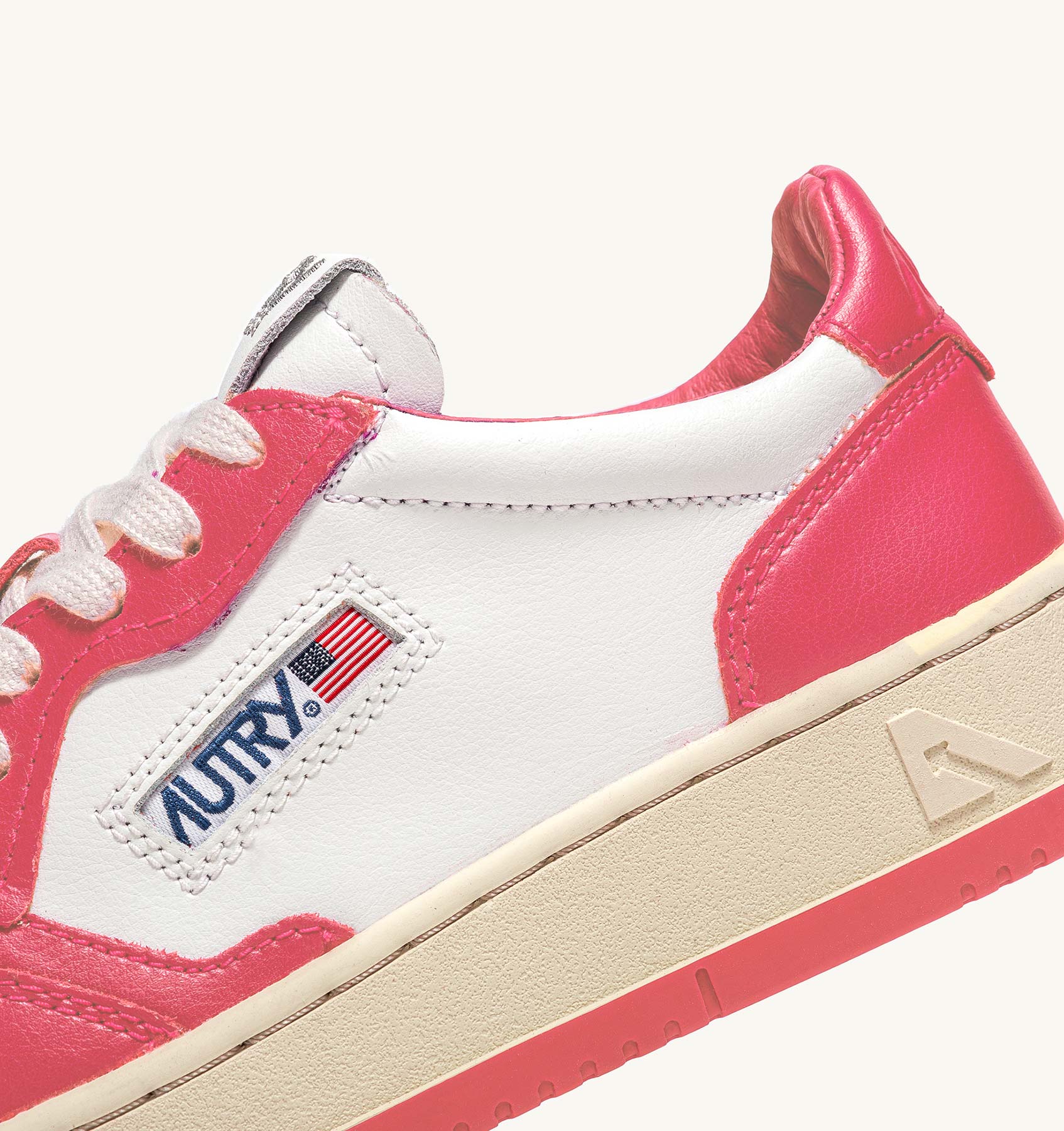 DEPORTIVAS Autry TWO-TONE MEDALIST LOW SNEAKERS IN LEATHER COLOR WHITE AND LOBSTER