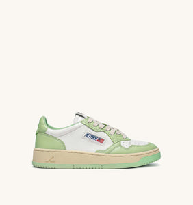 DEPORTIVAS Autry TWO-TONE MEDALIST LOW SNEAKERS IN LEATHER COLOR WHITE AND GREEN